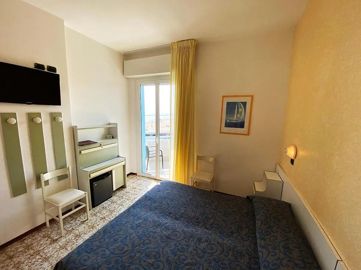 Hotel Levante 벨레지아아지마리나 4*,