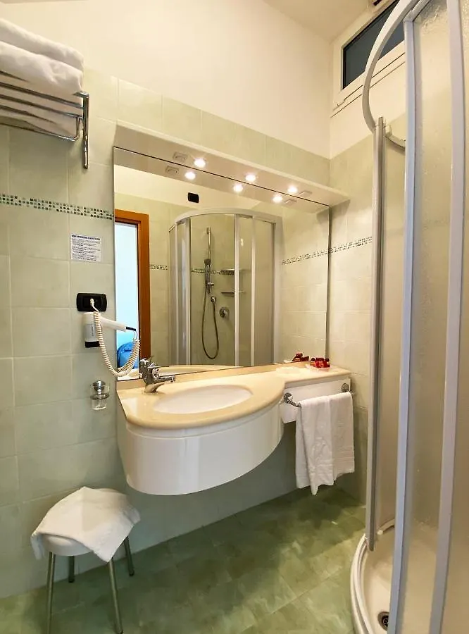 ****  Hotel Levante 벨레지아아지마리나 이탈리아