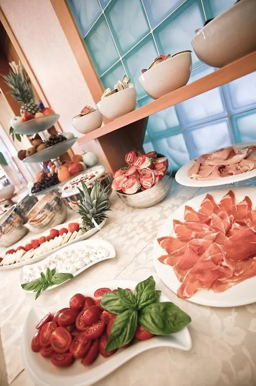 Hotel Levante 벨레지아아지마리나