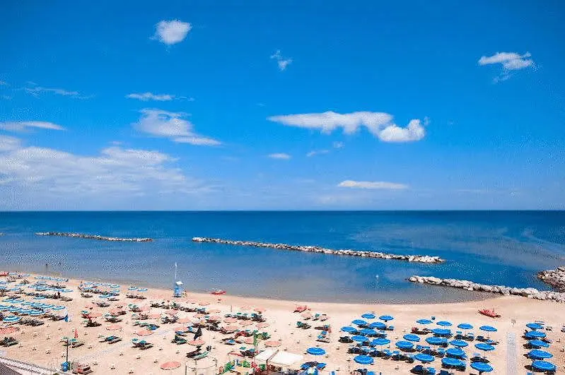Hotel Levante 벨레지아아지마리나 4*,